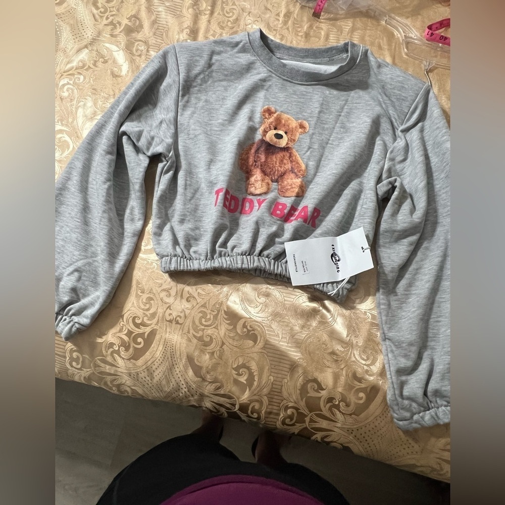 Gray Teddy Bear Kids Sweatshirt
Caja 5